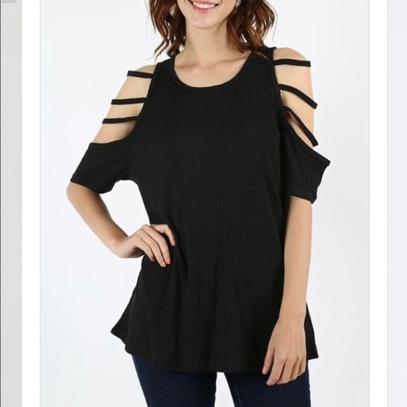 Zenana Outfitters • Women’s Black Ribbed Strappy Cold Shoulder Top M - Picture 1 of 1